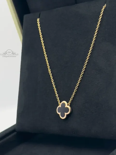 Van Cleef & Arpels Alhambra Pure Alhambra pendant in onyx, ref VCARB13900