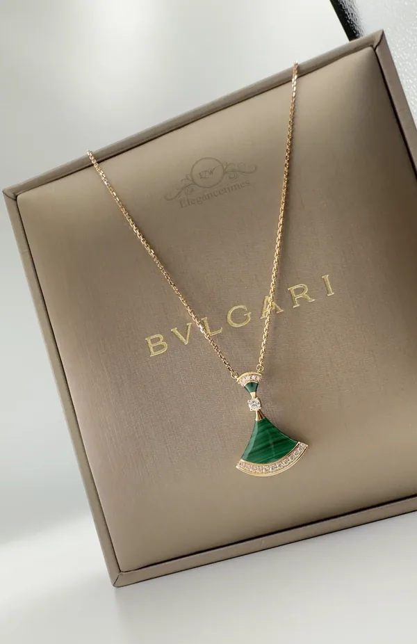 Bvlgari Divas Dream yellow gold necklace with malachite and diamonds