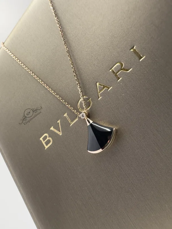 Bvlgari Divas Dream necklace with black onyx and diamond pendant