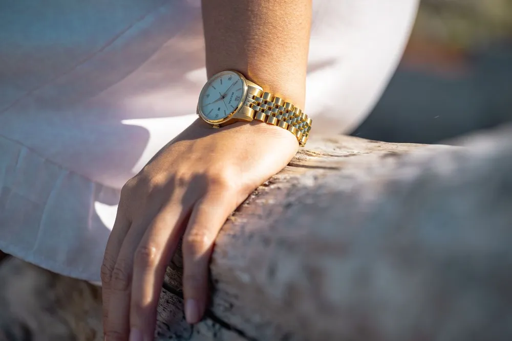 Cartier Panthere watch strap fit: a gold link bracelet watch resting on the wrist