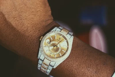 Rolex Pearlmaster 34 vs 39: a diamond-set gold watch on the wrist