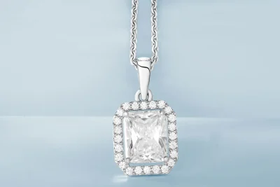 Messika Move Uno necklace in Dubai, pavé diamond pendant on a light blue background