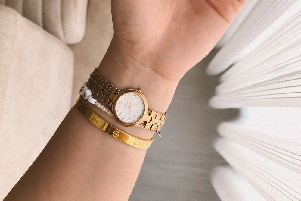 Cartier Panthere watch small style: a small gold watch worn on a woman's wrist